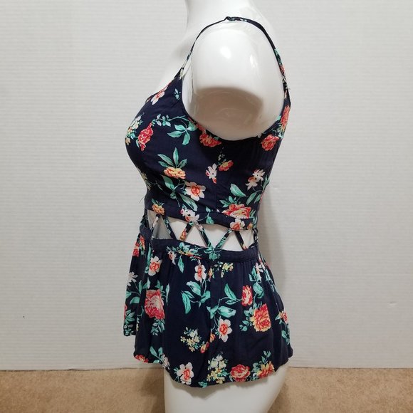 Nollie top Medium floral print cutout caged ladder inset flirty PacSun summer - Picture 2 of 10